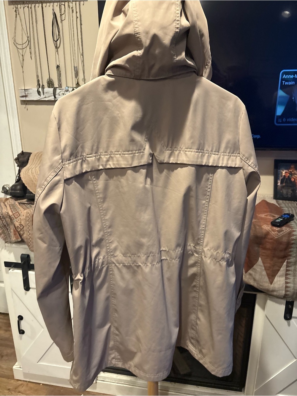 WEATHERPROOF Women's Lightweight Hooded Jacket in Taupe - Picture 6 of 6